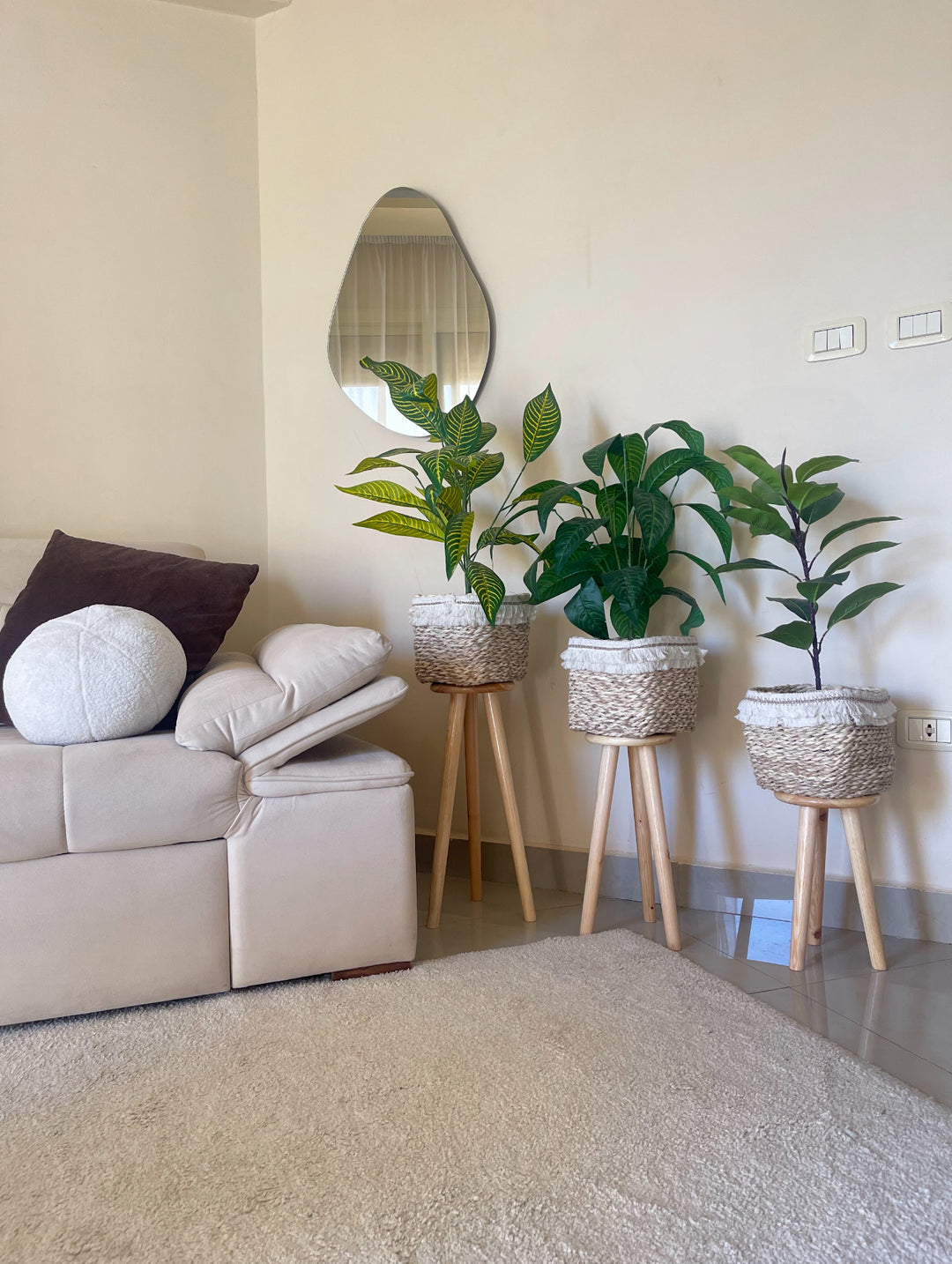 Plant pot with wooden holder