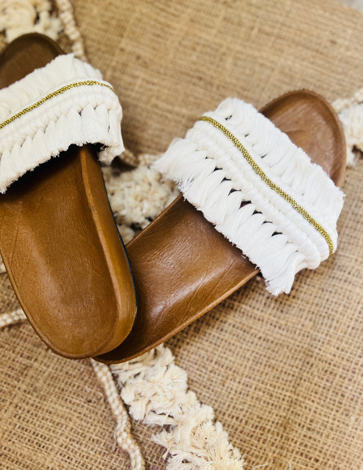 Macrame slippers off-white with touch of gold