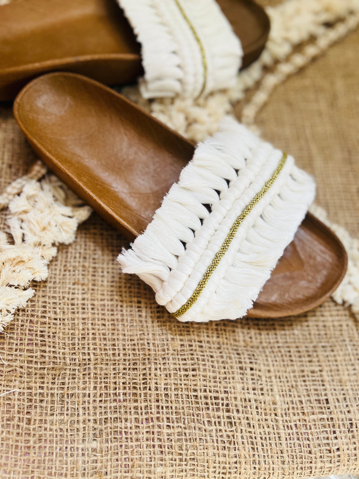 Macrame slippers off-white with touch of gold