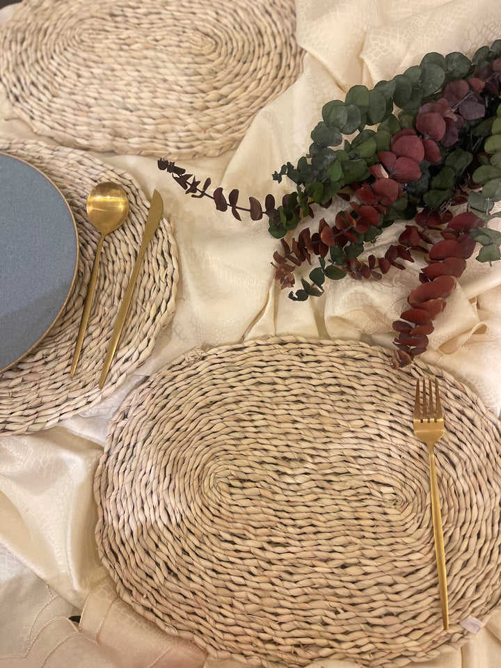 Oval placemat