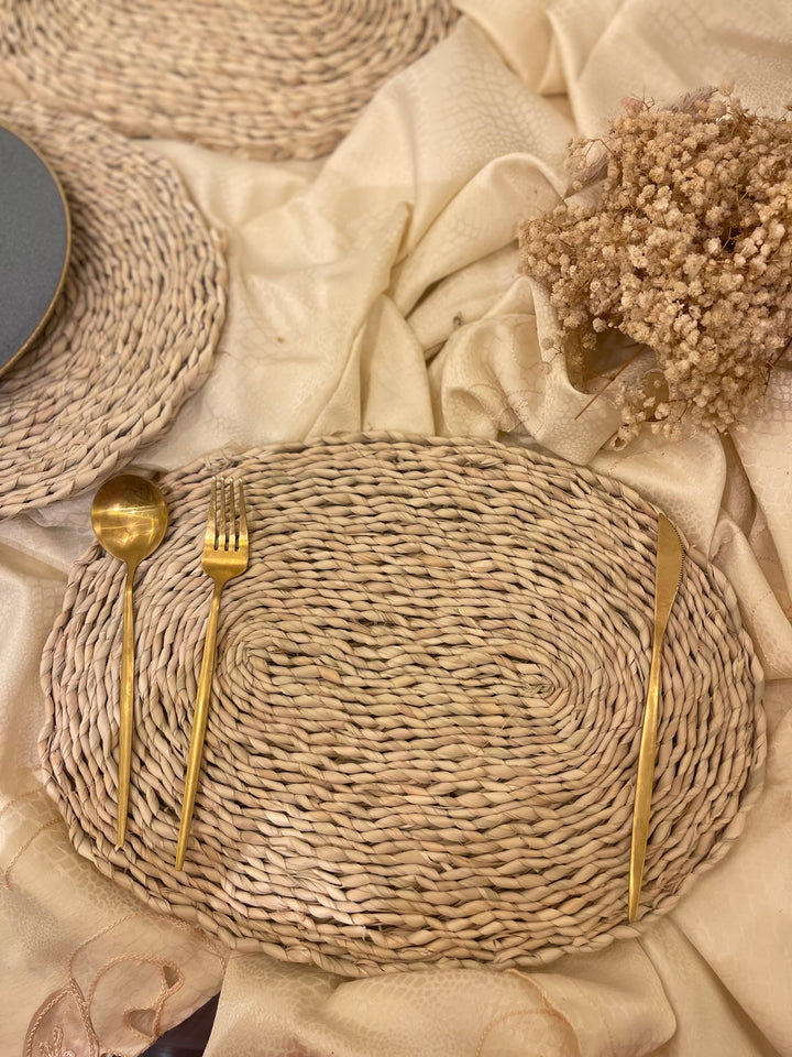 Oval placemat
