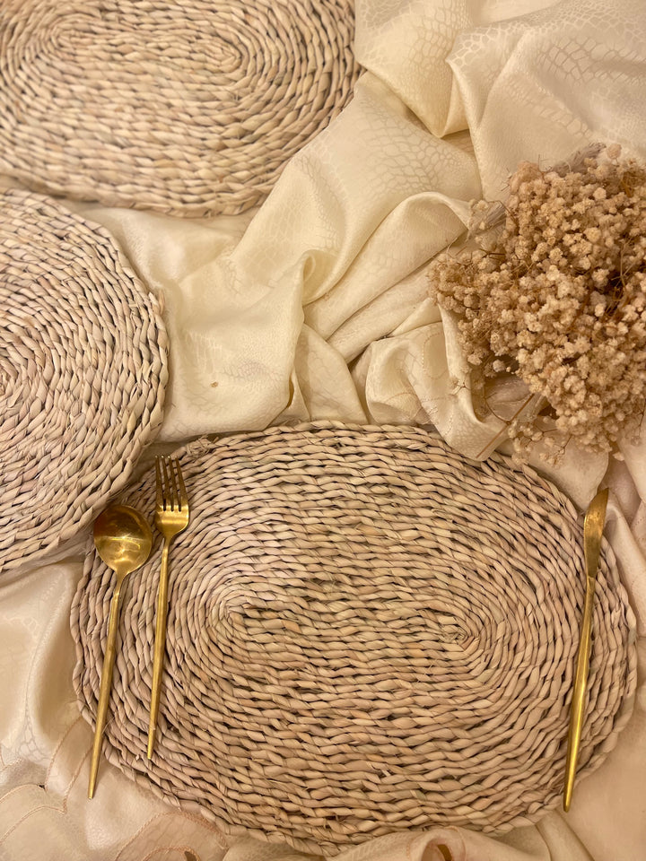 Oval placemat