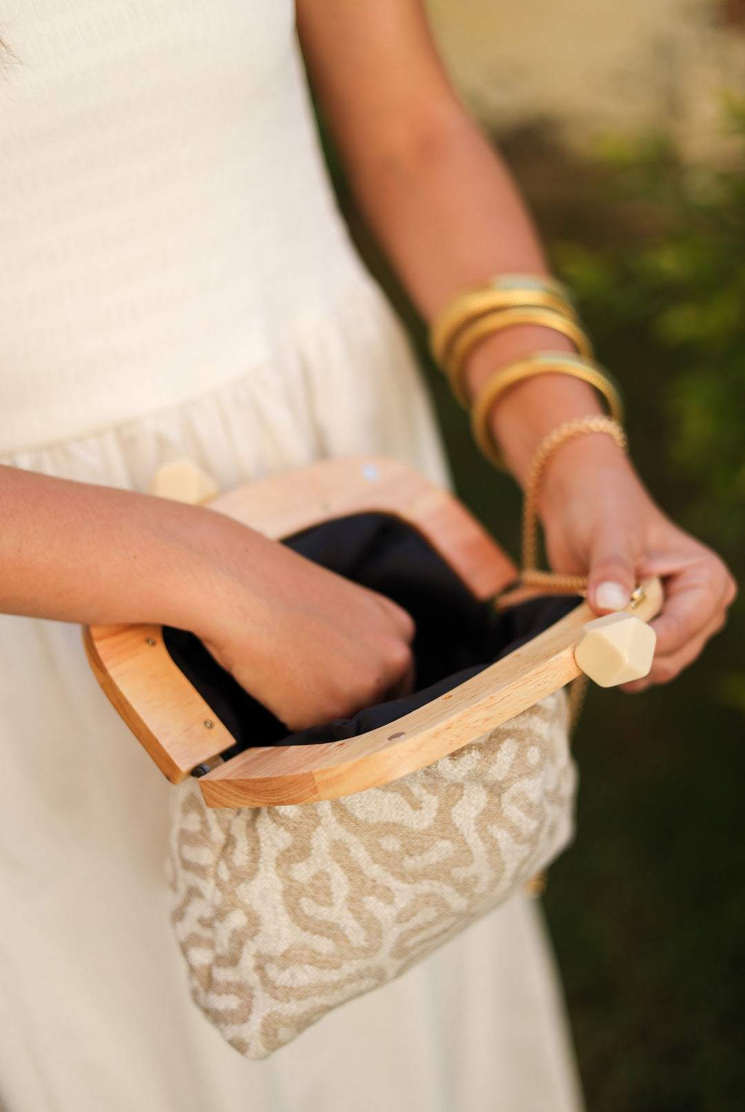 Coral wooden frame clutch