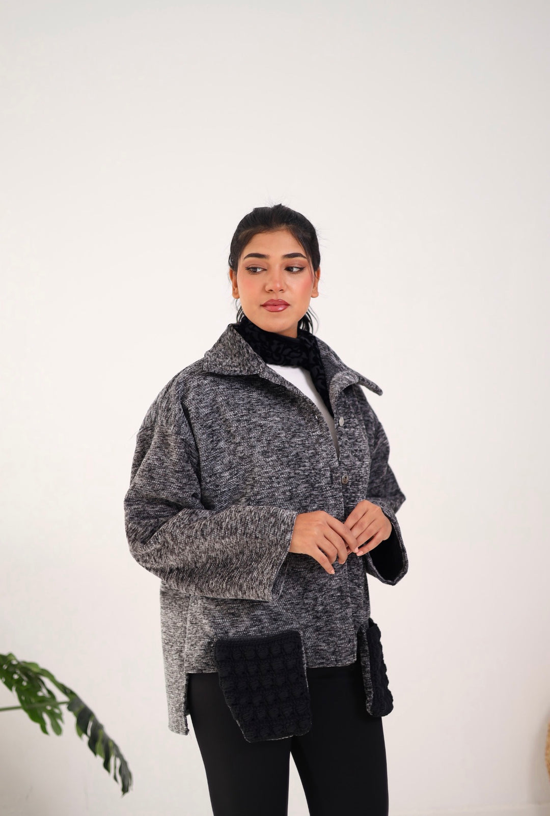 Black pocket x dark gray jacket