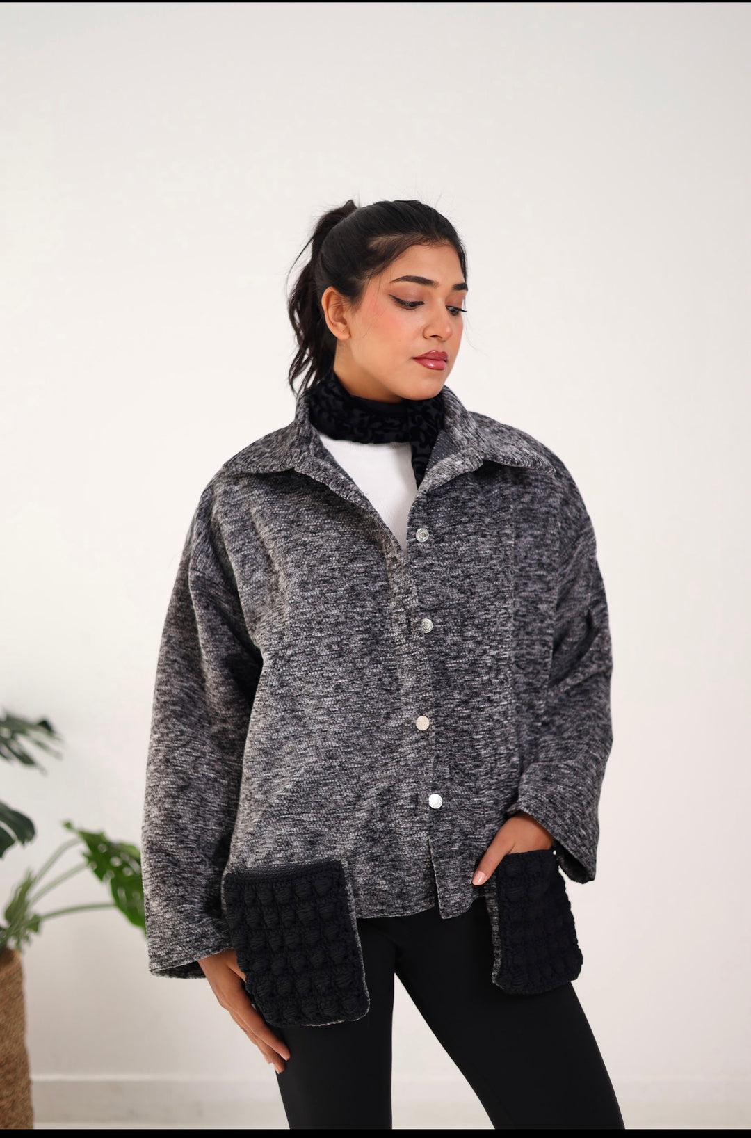 Black pocket x dark gray jacket