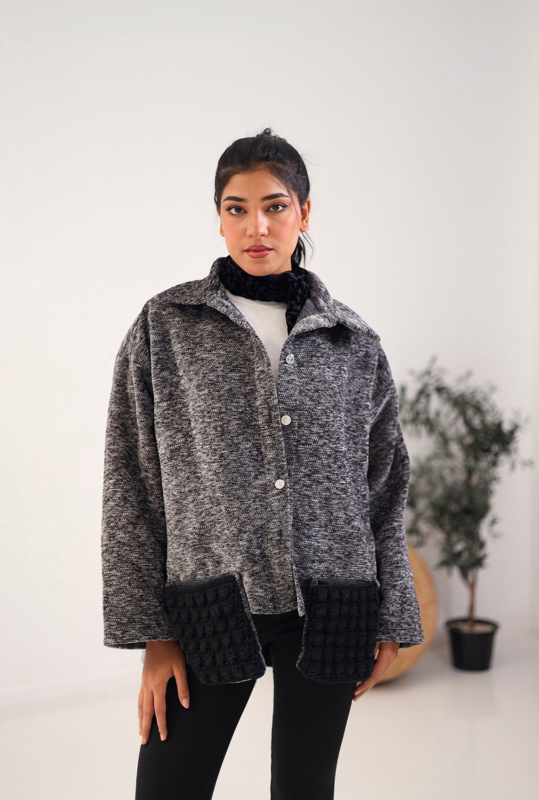 Black pocket x dark gray jacket