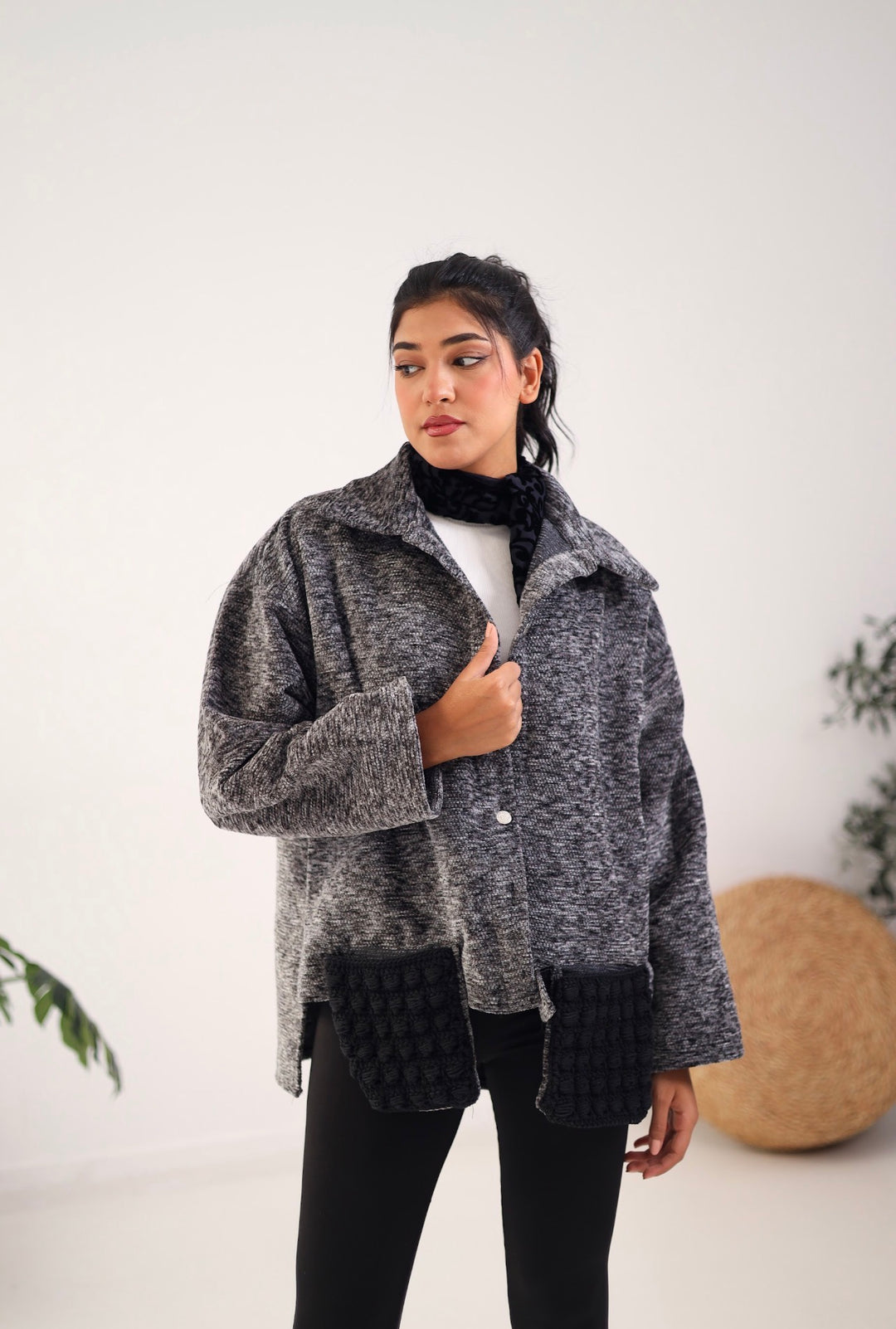 Black pocket x dark gray jacket