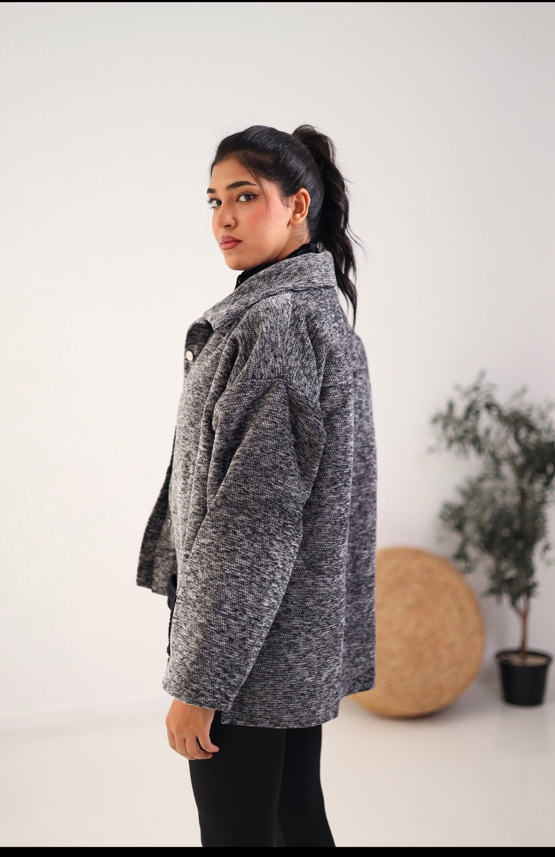 Black pocket x dark gray jacket