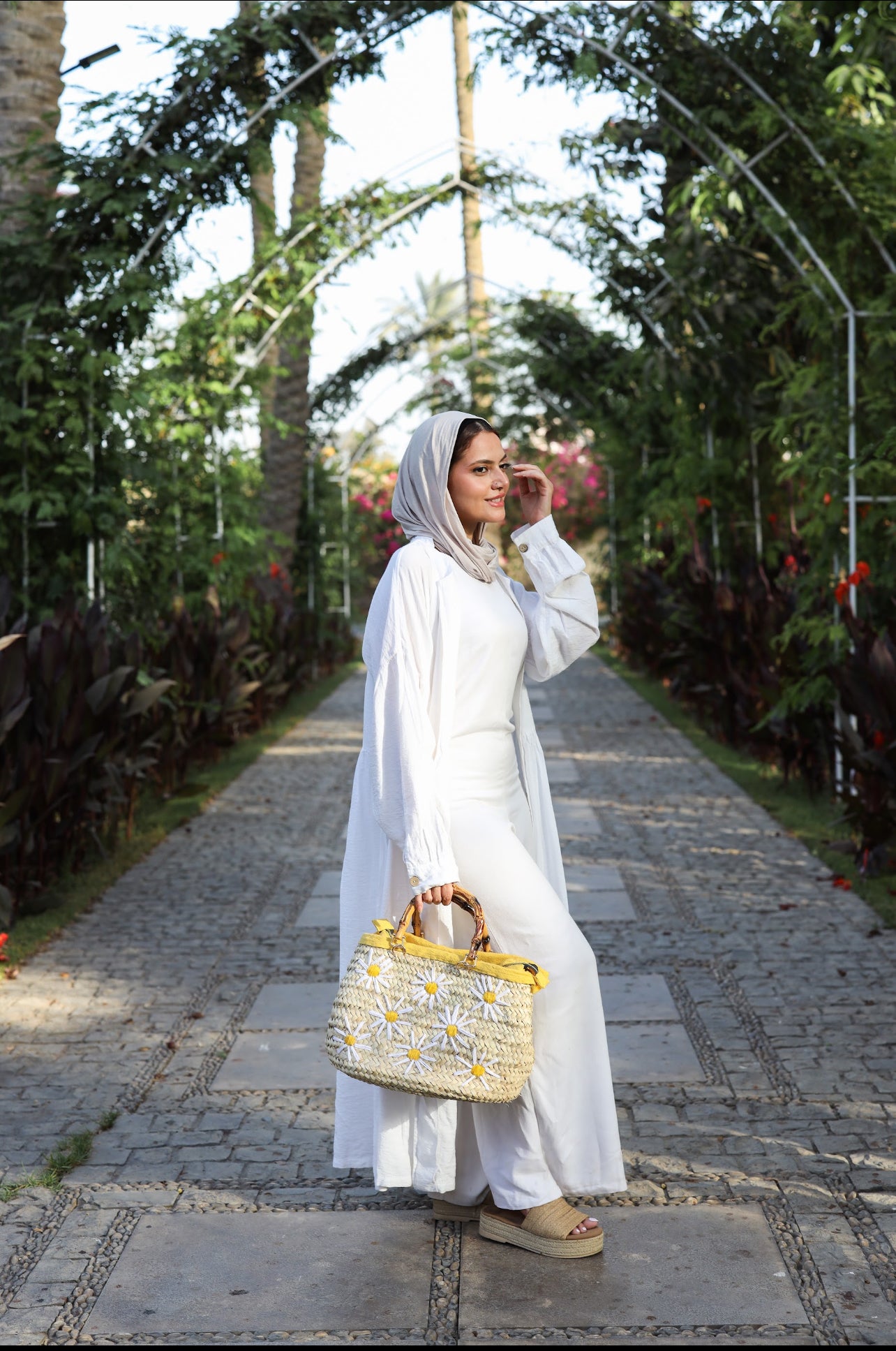 White and yellow flower wicker bag