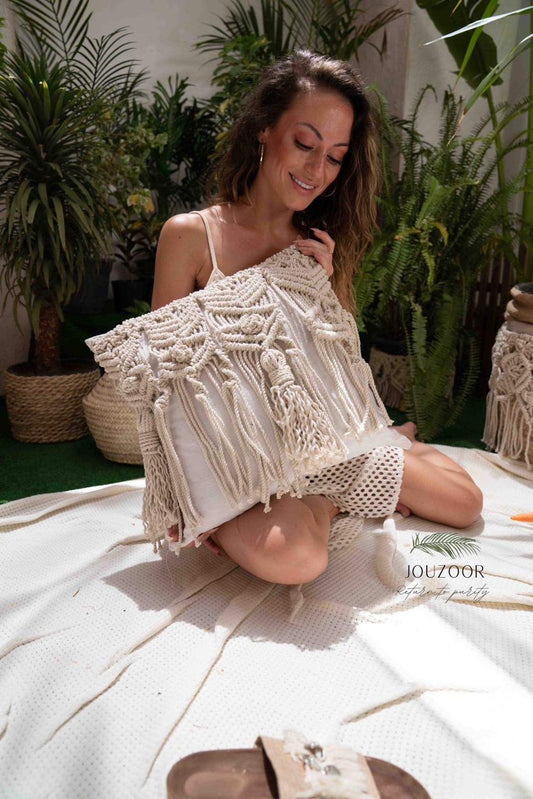 Pillowcase Made of Twill Fabric And Decorated With Macrame